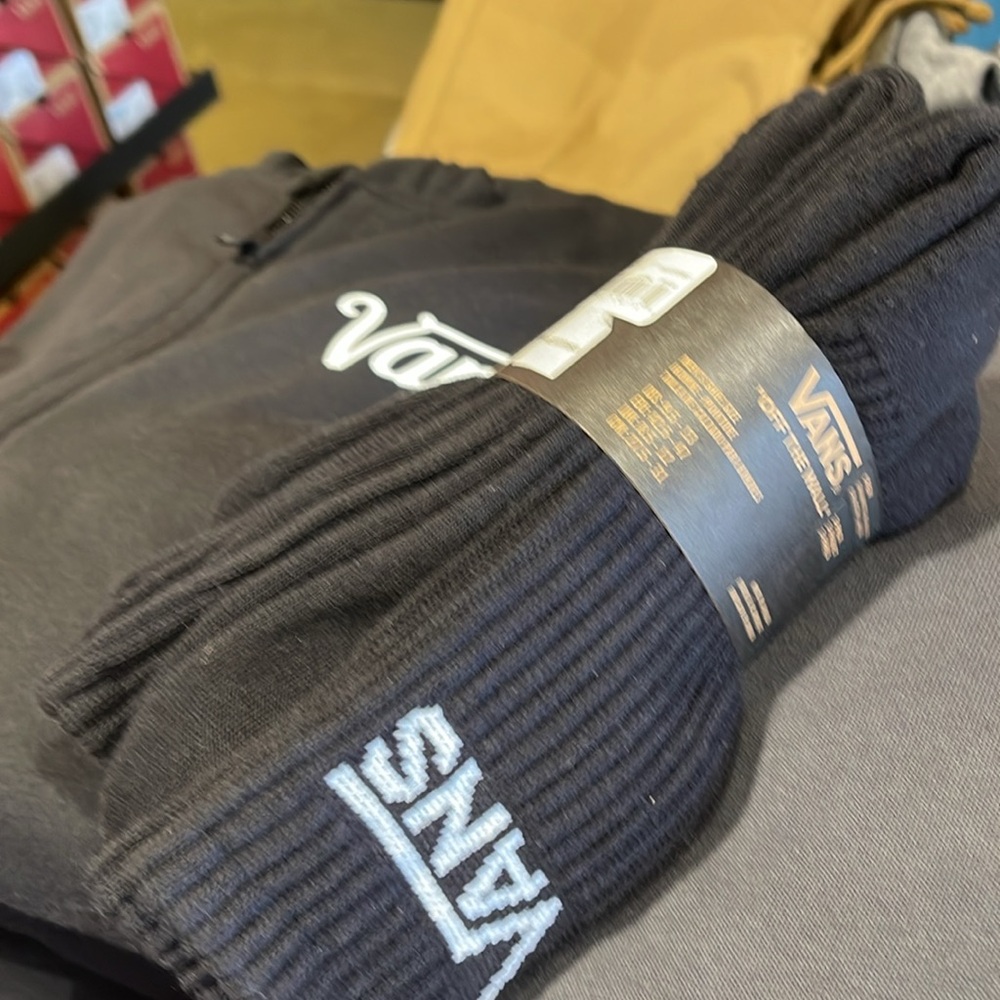 Vans Socks 3 pairs set CREW VANS.
"OFF THE WALL" Black/White
NWT
